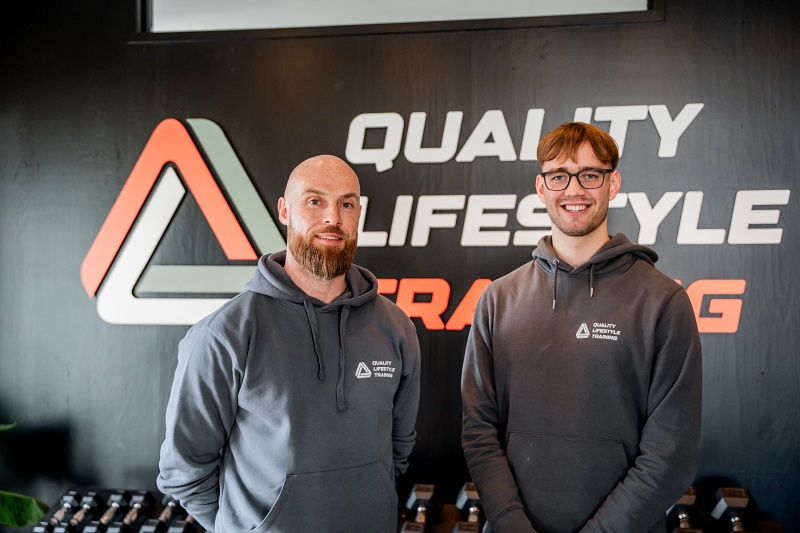 Gert Jan en Fransisco kijkend en lachend naar de camera.